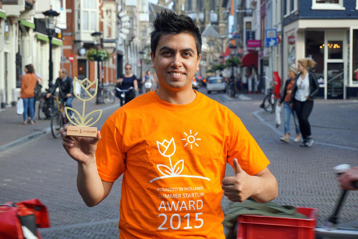 The votes are in! <a href="/Wesselwes/">Wesley</a>’s <a href="/GlassShopWall/">Glass Shop Wall</a> is the winner of the Summer Startup Award 2015. medium.com/@goweekly/this…