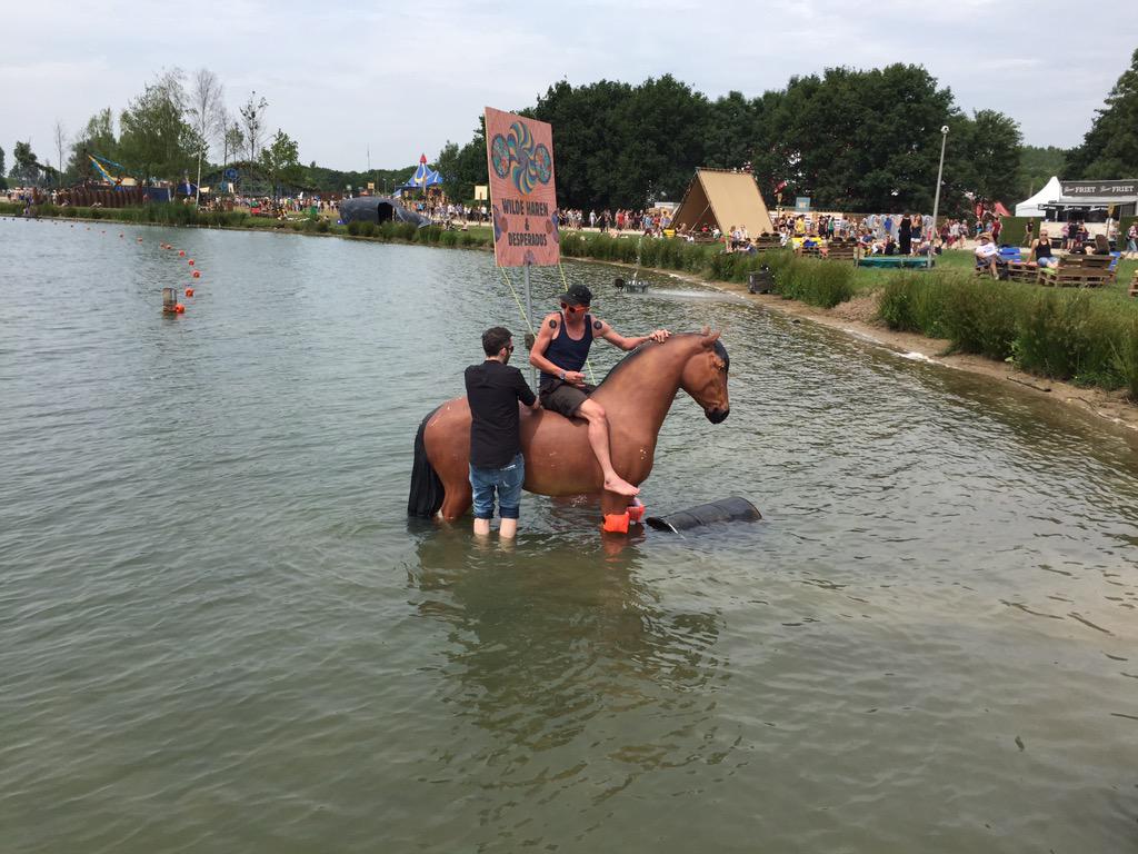 MichaelBrugmans's tweet photo. We zijn vertrokken! #dtrh15 http://t.co/HMTsXOyfP5