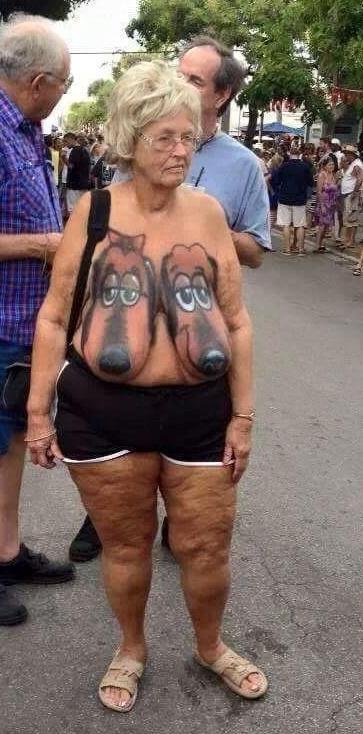 APFDB0's tweet image. Bon les boobs à l&apos;air un peu bisard mais les CUISSES !
Pour tous les #kebab de #france c&apos;est cadeau du lourd ahah :)