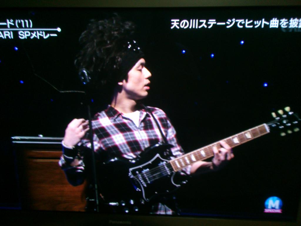 world_end_n's tweet photo. なかじんの頭がデジモンの主人公すぎて

#Mステ http://t.co/sTufWc2yvd