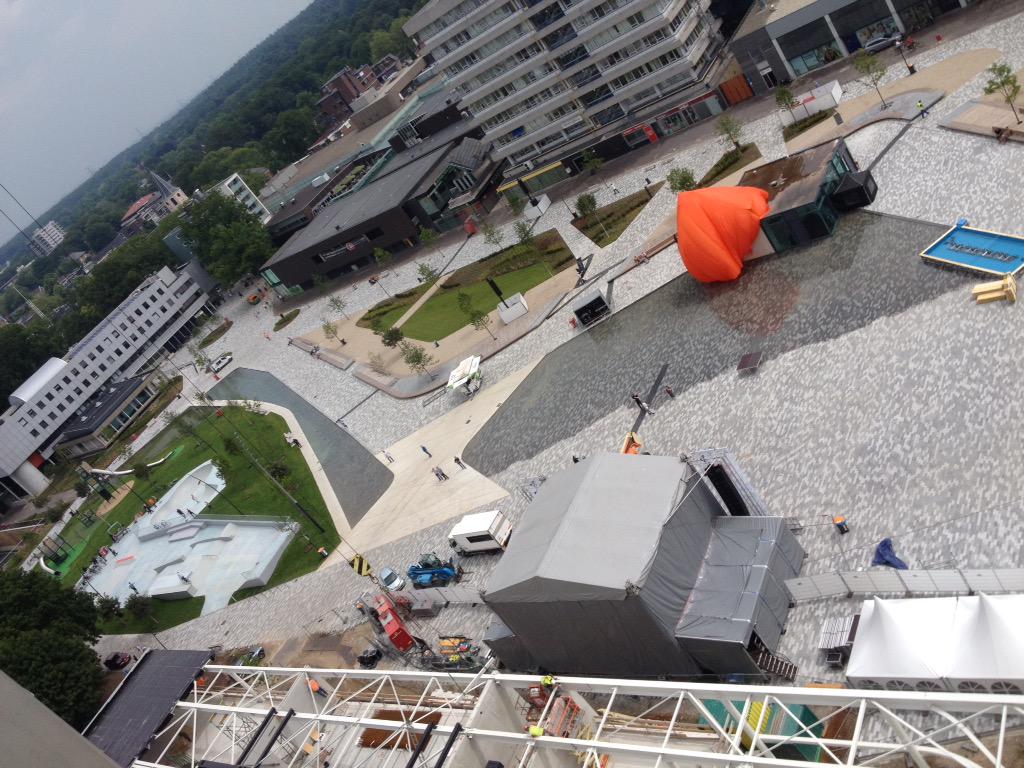 johnbergink's tweet photo. @GemeenteEmmen  maakt zich op voor de #opening van het #centrumplein @DuraVermeer http://t.co/1iPTztkIz1