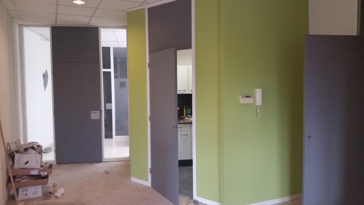 pinxdesign's tweet photo. Het interieur van Roestvrij Taal krijgt al vorm ... eh kleur! http://t.co/MdjeKalY17