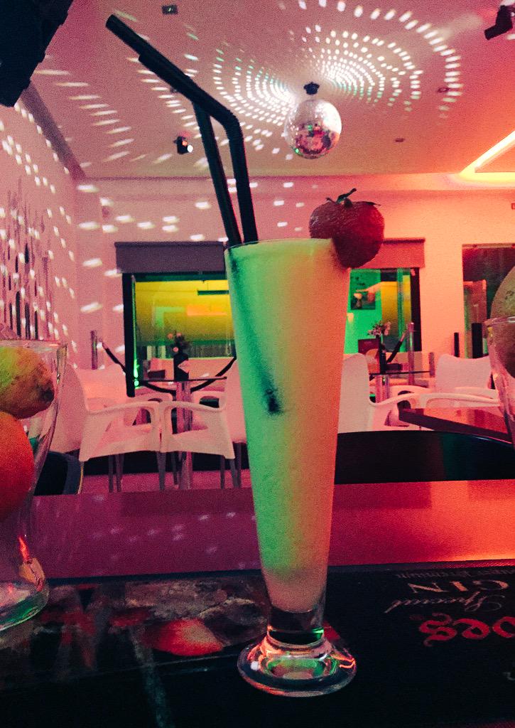 MILANCAFFRIALTO's tweet photo. Nuestra /Piña colada\         #Piña#coco#Ron#Azúcar#Hielo#🍹🍹🍍🍍🍉🍉!! http://t.co/mng4Aubk33