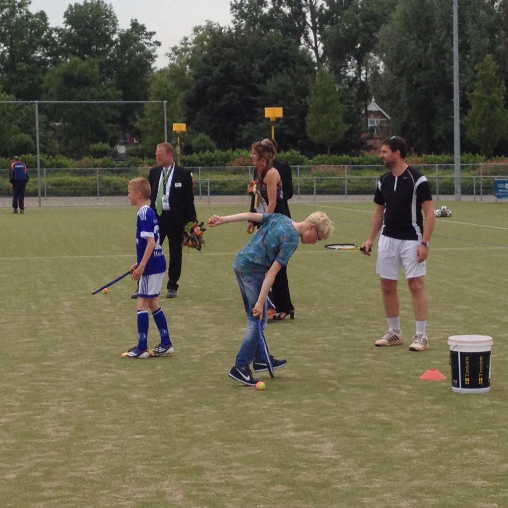 DeDriePosten's tweet photo. Ontdek je talent. Hoog bezoek.#Bolsward Heamiel http://t.co/0AfenihgHj