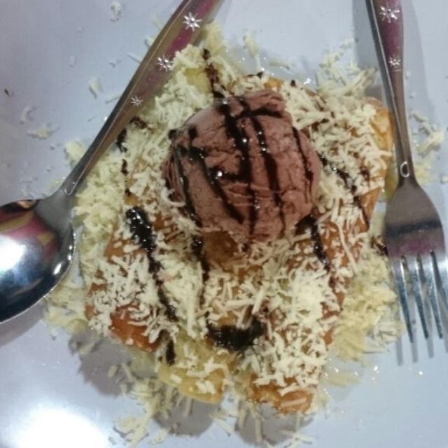BoeBoeRoll's tweet photo. Choco Roll with Cheese? Hmmm

#BoeboeRollPancake #PancakeBintaro9Walk #Bintaro9Walk http://t.co/ix8OoGYWbL