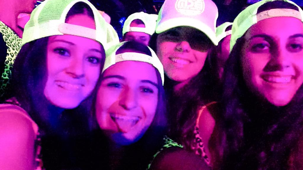 MariaPiqueres97's tweet photo. Mis salvadoras en aoki😍🙊 os quiero❤️ http://t.co/Qg6aMpc9Yt