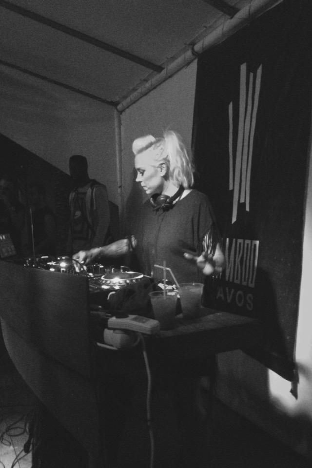 Discomonz's tweet photo. Awesome night last night at @bambookavos with the beautiful @djsamdivine 😁 http://t.co/Mg1xvG5ubN