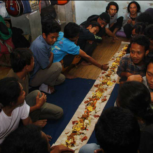 plhpgpi's tweet photo. Buka bareng+Sahur bareung#Ngariung#Nyatuin kepala#Latihan Bersama SAR DARAT#FK-KBPA-BR.. http://t.co/fwHRf3mGh8