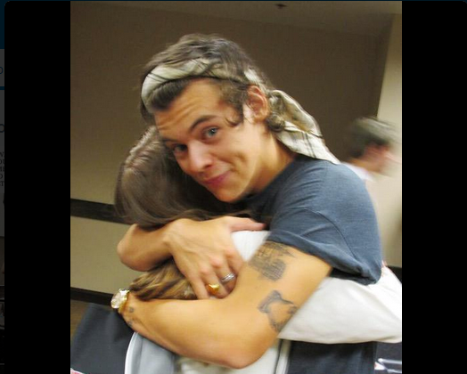 IvanaStyles17's tweet photo. RT IF YOU WANT TO HUG HIM
#weknowtherealharry http://t.co/RVgYZMpkLk