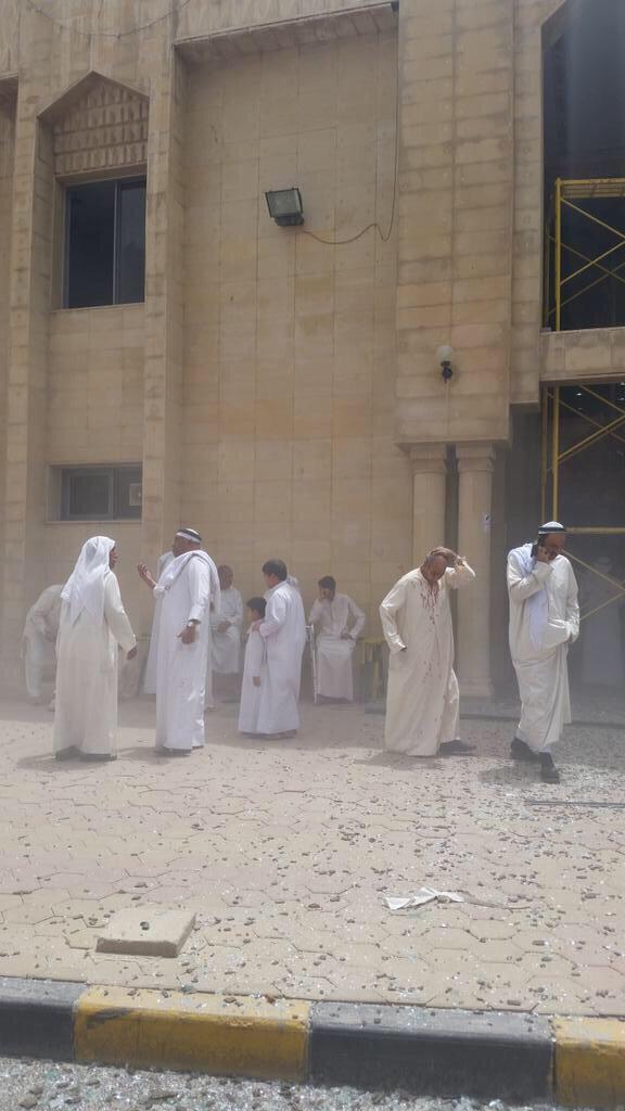 داعش تتبني الهجوم ... 24 قتيلا في هجوم على مسجد بالكويت اثناء صلاة الجمعة 2