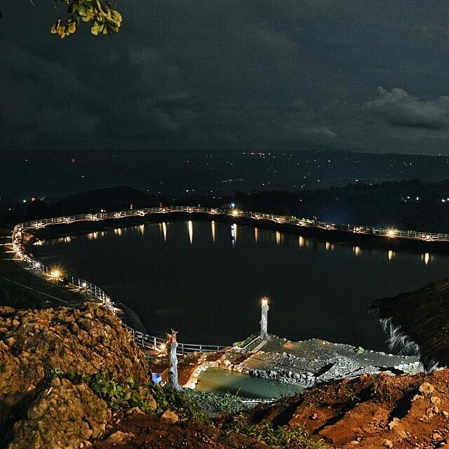 Hasil gambar untuk senja embung nglanggeran