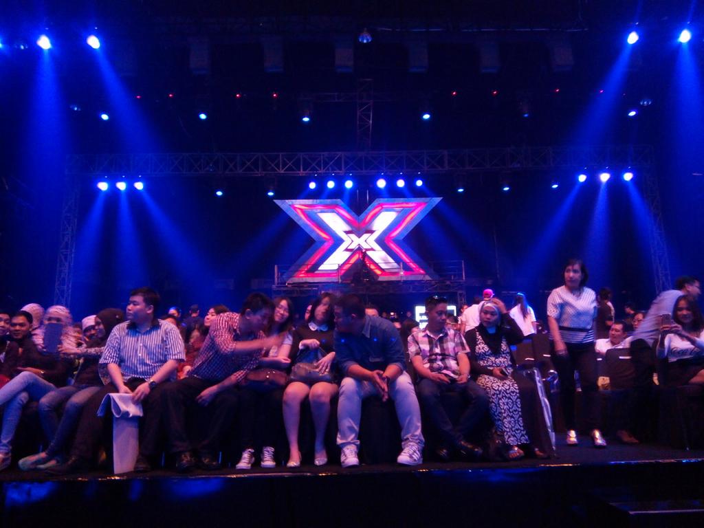 Asiiiik udh rame studionya. Yg drmh udh stanby nntn <a href="/XFactorID/">X FACTOR INDONESIA</a> kan?klo udh, RT nya mana nih :) #XFactorID