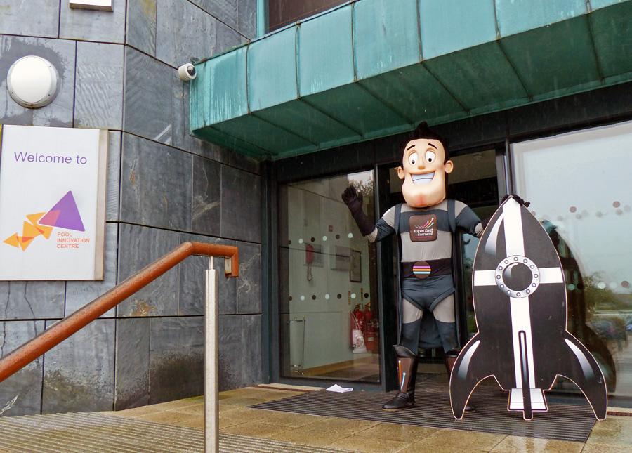 Sam poses for one last photo outside his <a href="/icpool/">01-IC-HU-POOL DANTE CHAVEZ MARAVI</a> home... probably heading to BT Infinity and beyond. <a href="/sfastcornwall/">Superfast Cornwall</a>