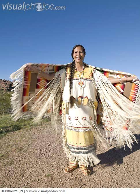 nativepedia's tweet photo. Weaving, beading, and detailed work  played an integral part in #NativeClothing. http://t.co/m3PgWrEukp http://t.co/r7gwKOjsqn