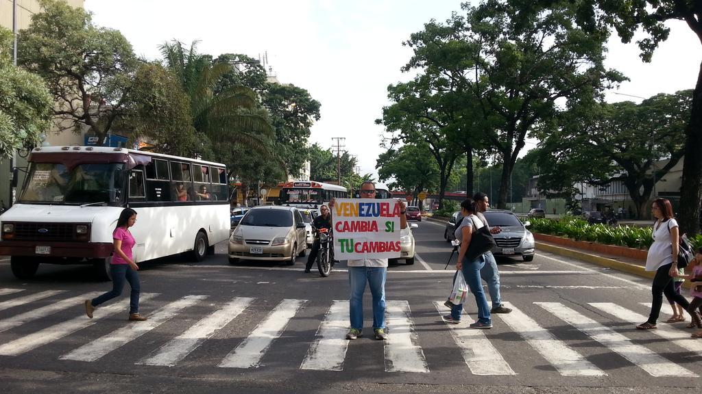 susanacarde2's tweet photo. #26J #Valencia QUIEN DIJO QUE "SOLITO NO PUEDO" ! CARAJO SI NOS UNIMOS "NO ESTAREMOS SOLOS" .@PYMACTIVOS .@cala http://t.co/f9OIEuJOCj