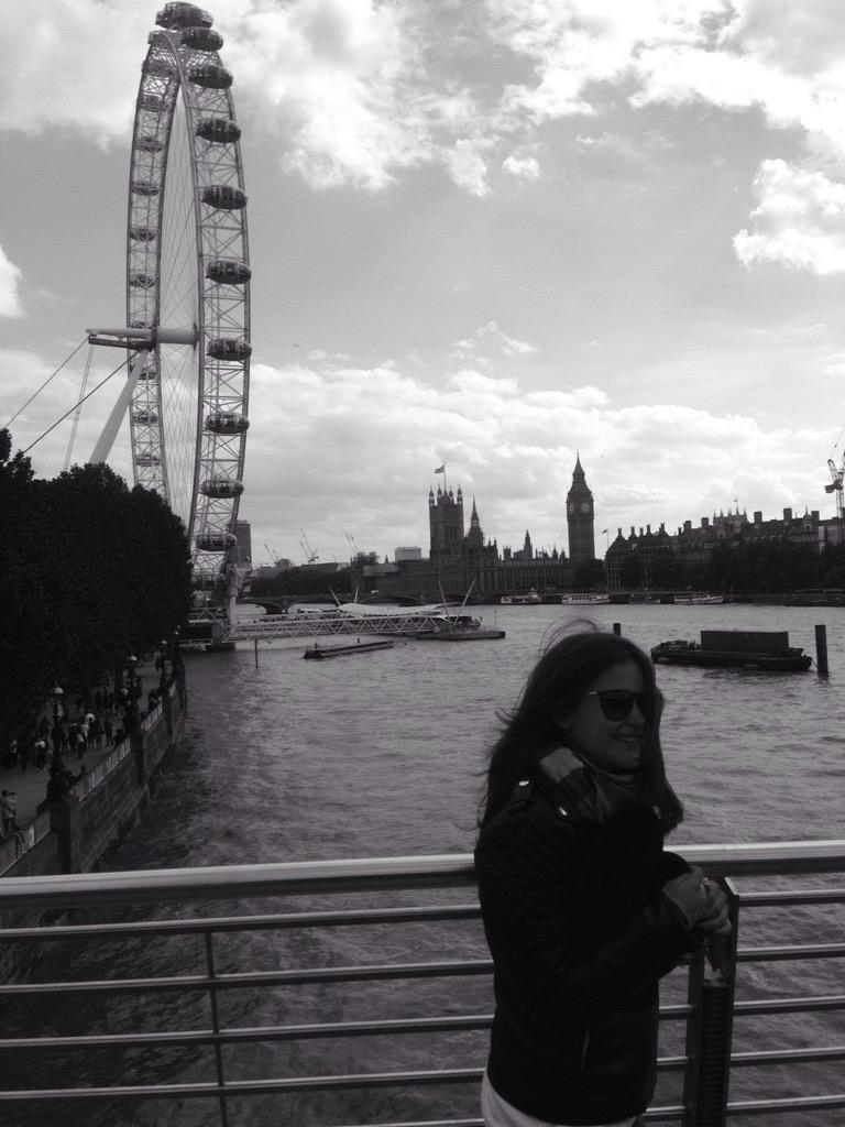 enci2001's tweet photo. 🇬🇧🇬🇧 #me #mydream #London #2k15 http://t.co/Uybu2wdluL