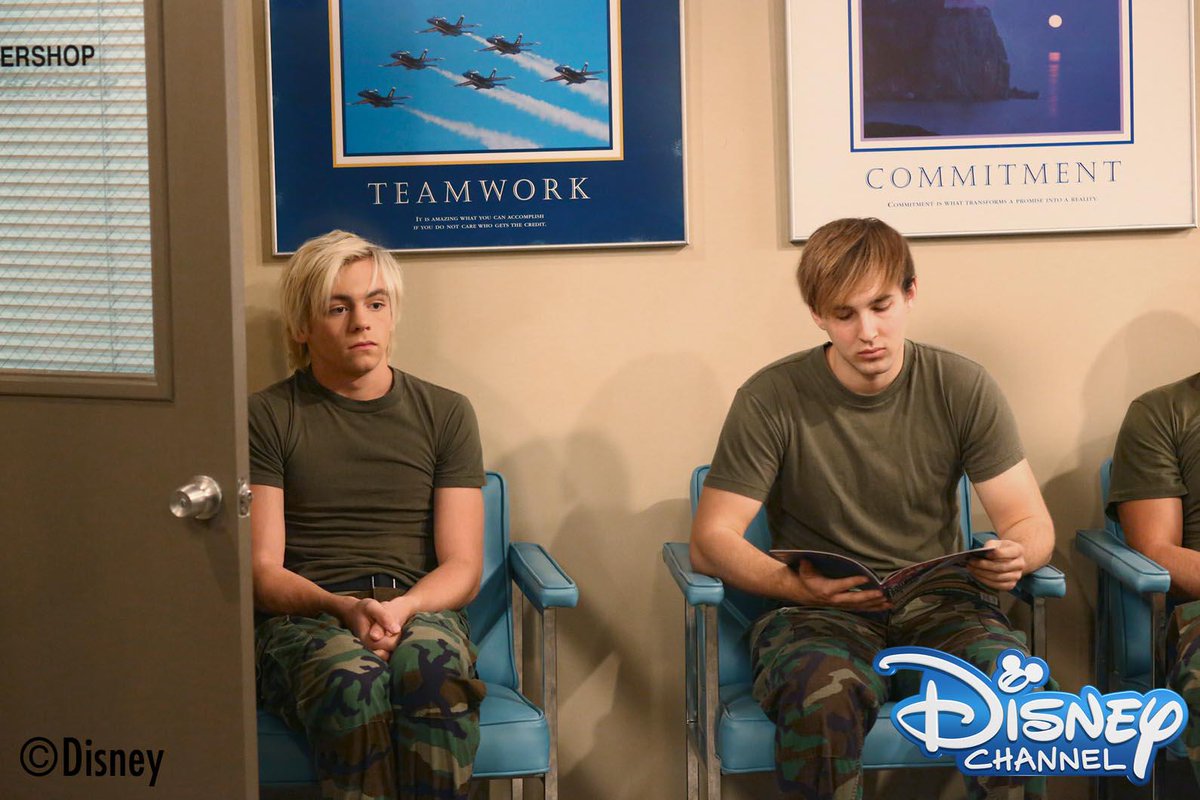 O Xrhsths ディズニー チャンネル スターズ 公式 Sto Twitter 明日時 の オースティン アリー はシーズン4 開始 68話 世にもクールな4人組 ツアーからマイアミに戻ったアリーとオースティン デズとトリッシュも戻り久々の再会を喜ぶが 皆はまた離れる