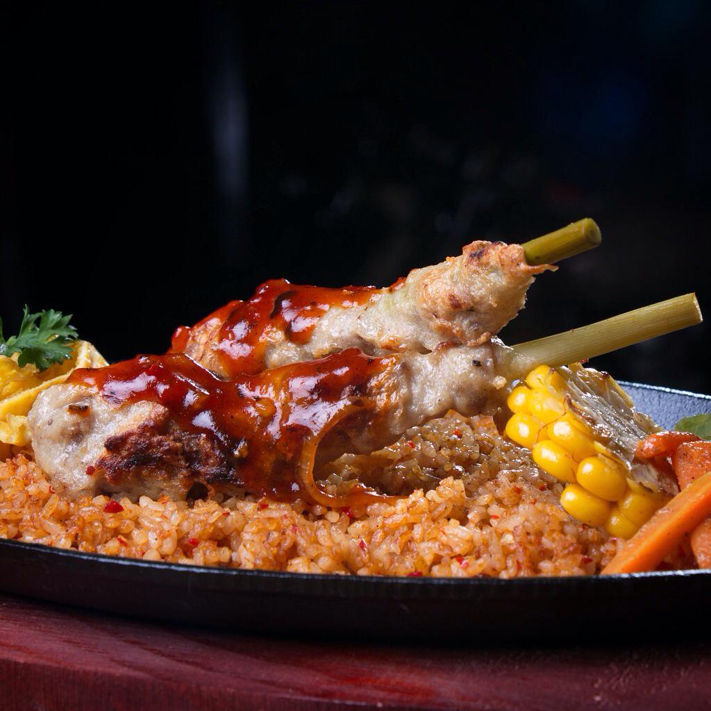 Meatball lemongrass on fried rice.. Salah satu best seller kita..