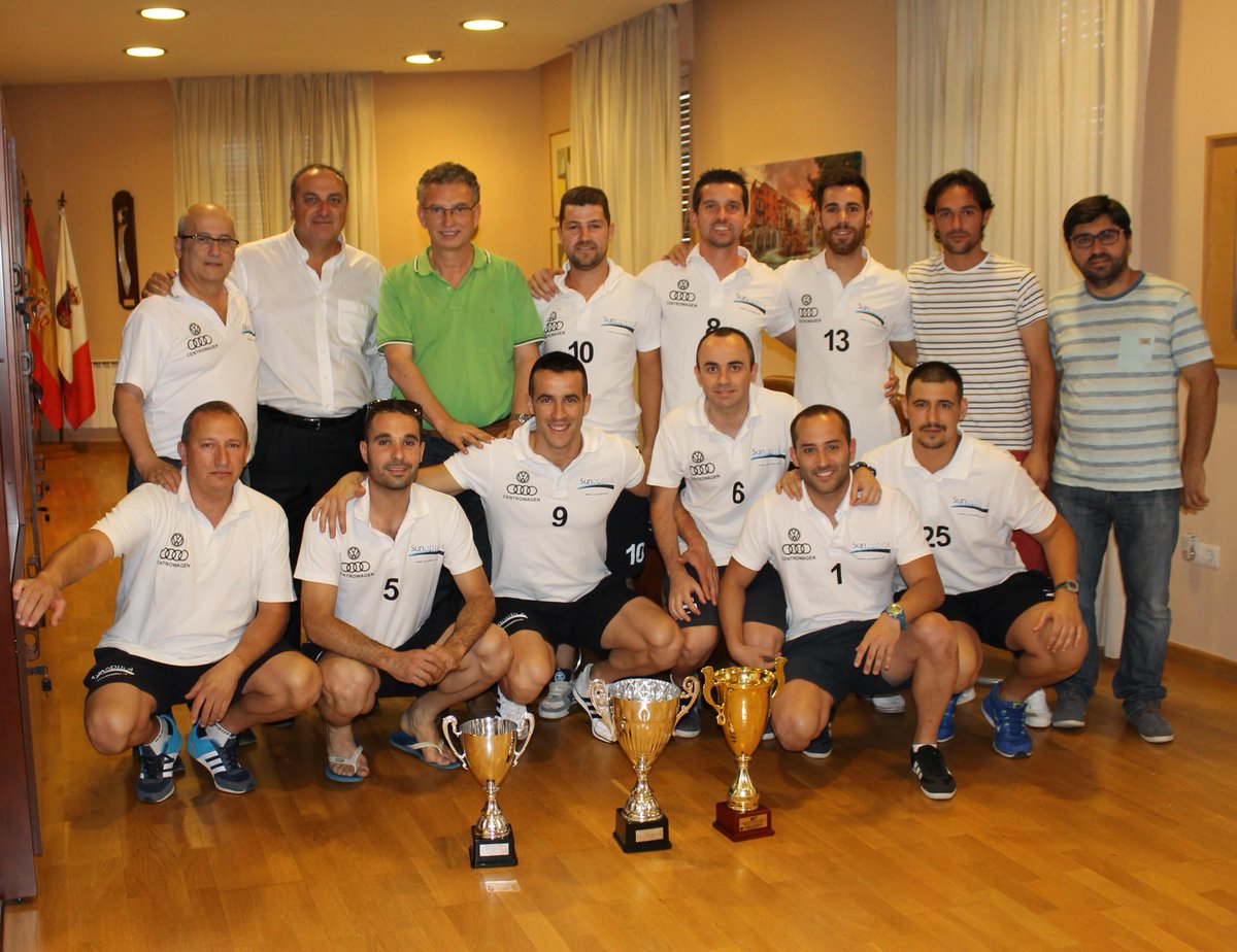 Ayto_DonBenito's tweet photo. Recepción Oficial del Alcalde al Centrowagen Unión Fútbol Sala Don Benito.
http://t.co/UMF2DuWxms http://t.co/hN0zXLnykk