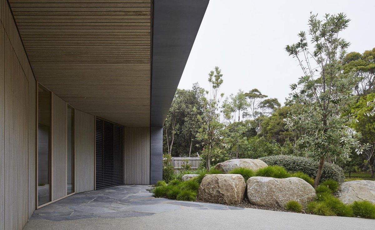 wallpapermag's tweet photo. What do you think of this modern holiday home? http://t.co/2szdzrlKRm #AussieHouse http://t.co/voJMKGmQqJ