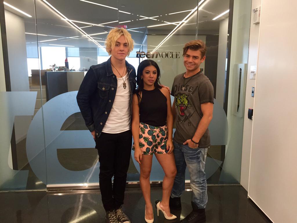 Early morning vogueing. @teenvogue 💓 #TeenBeach2