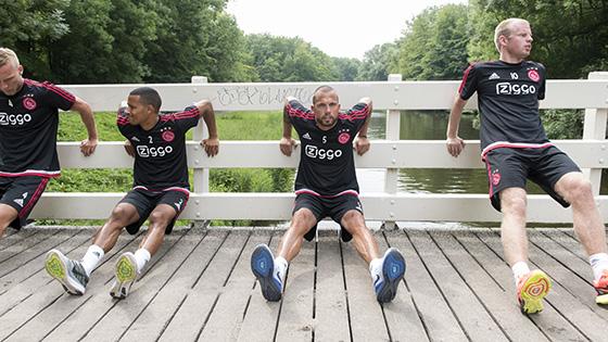 AFCAjax's tweet photo. Ajacieden trappen het seizoen af met een bosloop. Verslag en foto's: http://t.co/kilktWRKfB. http://t.co/xrRDfzzwwO