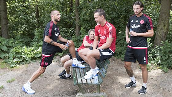 AFCAjax's tweet photo. Ajacieden trappen het seizoen af met een bosloop. Verslag en foto's: http://t.co/kilktWRKfB. http://t.co/xrRDfzzwwO