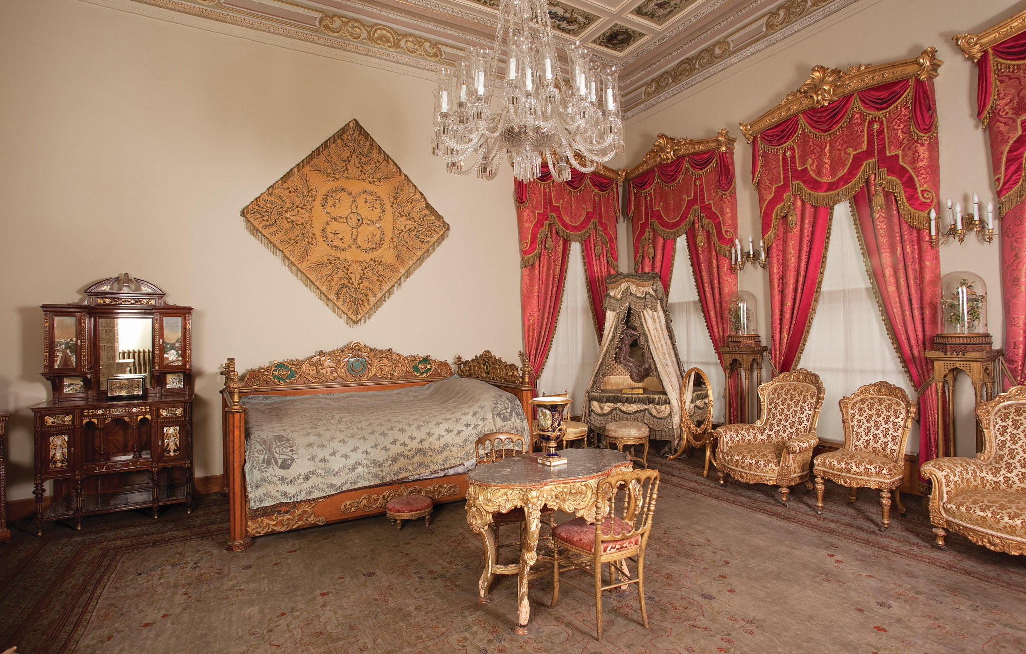 Sultan Odasi Dolmabahce Sarayi Sultan
