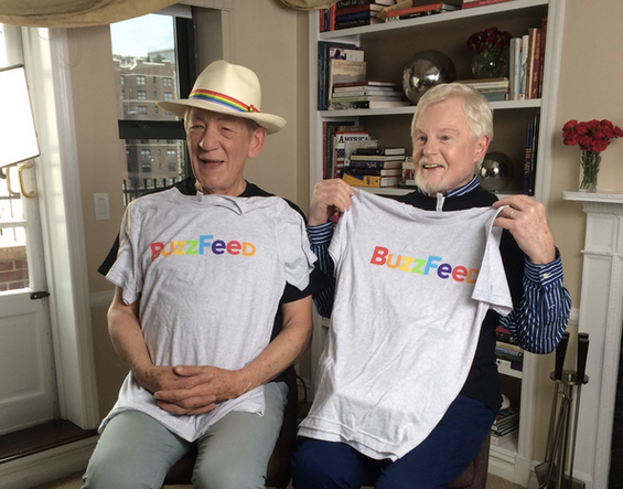 BuzzFeedCeleb's tweet photo. 💜 🌈 💛 🌈 💚 🌈 💙 http://t.co/0k0ugSpfOA
