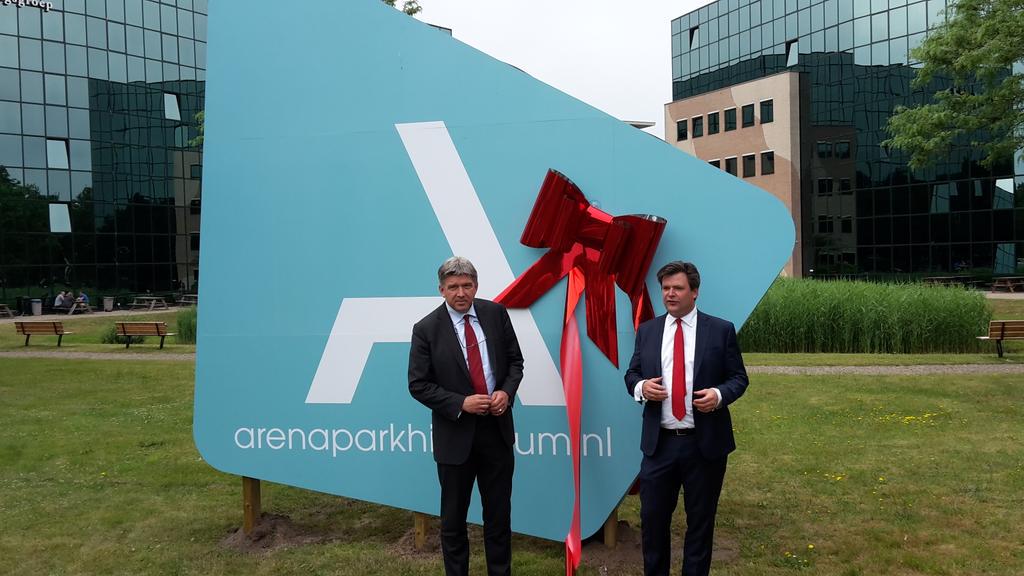 Onthulling nieuwe logo Arenapark door <a href="/FlorisVoorink/">Floris Voorink</a> en @WimarD66 .
Met de A van Ambitie!