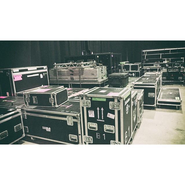 tokiohotel's tweet image. Packing backline for our America dates now! 🎹🔜🚢 !  TIX: ift.tt/1tTqDSP #Tetris #… ift.tt/1GBW22s