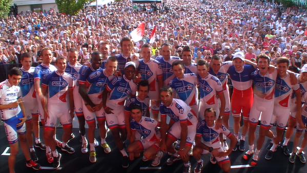 Laura_Meseguer's tweet photo. Muy impresionada con la cantidad de público que ha ido a la presentación de los Campeonatos Franceses!! #CDFC2015 http://t.co/wR3Ermlva6