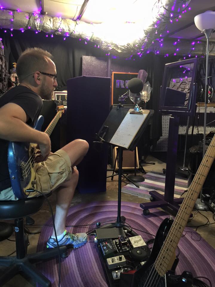 claykrasner's tweet photo. Spent the morning tracking cool new music with friends at Slack Key Studio in Nashville. #drstrings #fatboytubeDI http://t.co/XxBTuP7ZPv