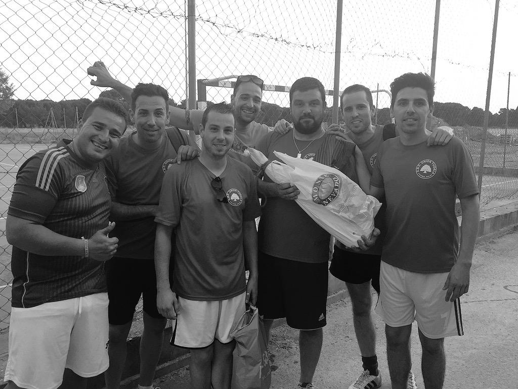 En blanco y negro, como queráis.. Estamos viejos pero aun ganamos!!