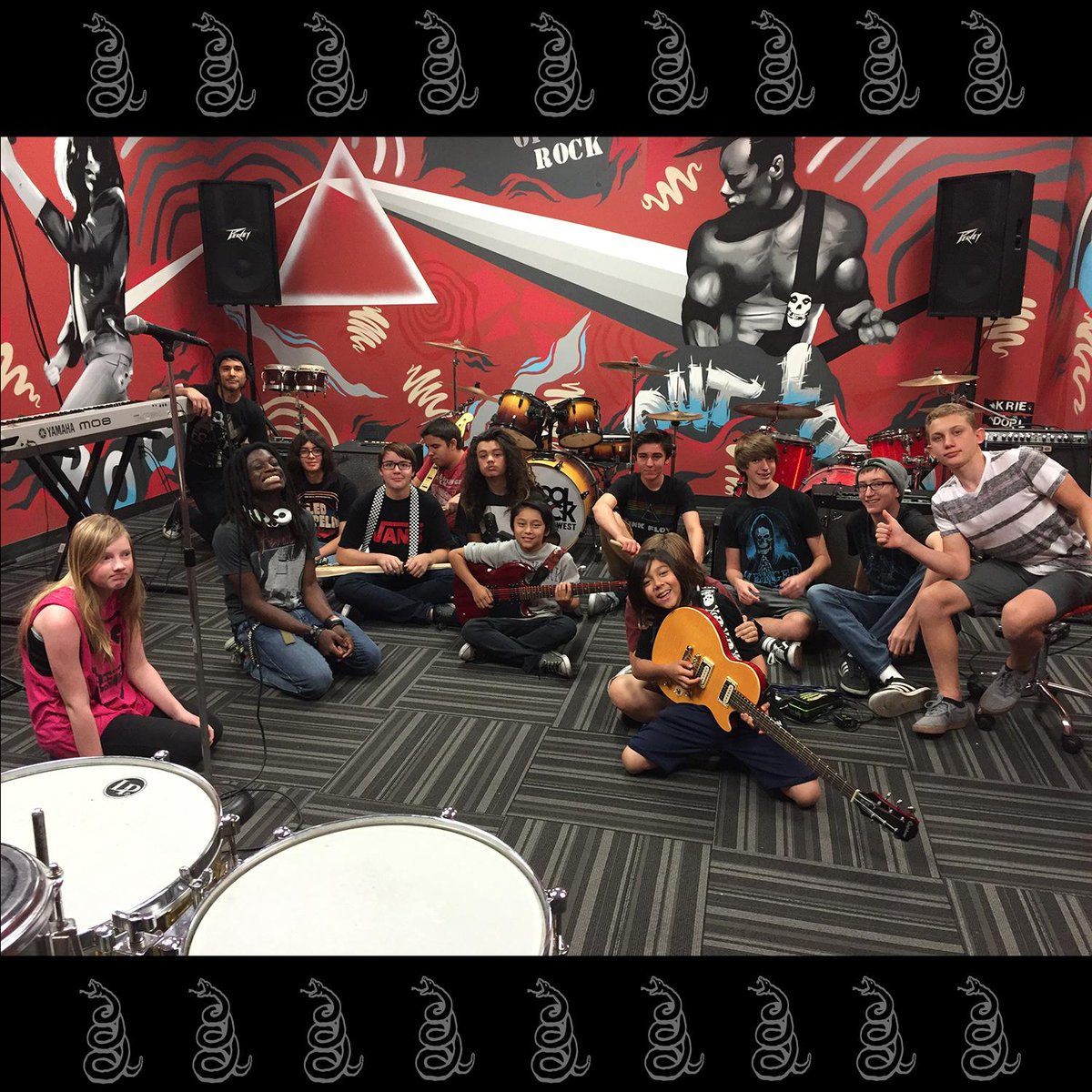 SORVegas's tweet image. #Metallica camp pausing at the end of a productive day to show their solidarity! #sorvegas #schoolofrockusa