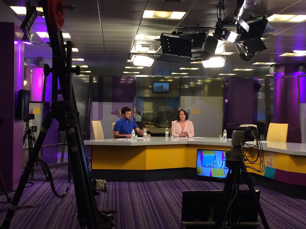 Comienza el programa y en unos minutos hablamos: <a href="/loretosilvoso/">Loreto Silvoso</a> <a href="/sofiavazquez33/">sofia vazquez</a> <a href="/AntiaDiazLeal/">Antía Díaz Leal</a>  en #lv73
<a href="/La_OtraVia/">La Otra Vía</a>