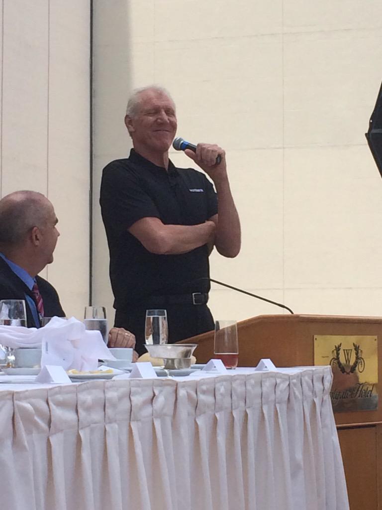 notliambeatus's tweet photo. Bill Walton introducing Bob Ryan winning the Red Smith Award #APSEconference http://t.co/iS2J3dE5TU