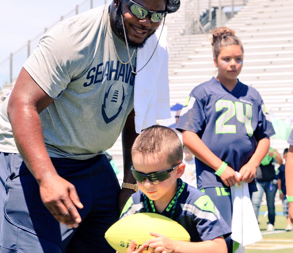 Seahawks's tweet photo. 12 Fest Tri-Cities!

@jstaten90 @TheRealCMaTT13 &amp; @BlitzTheSeahawk having a blast out here in the heat! 🔥

#12Tour http://t.co/W8eVQLq4vA