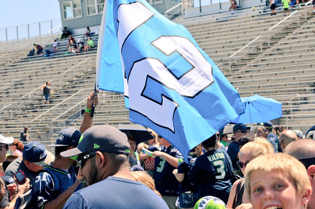 Seahawks's tweet photo. 12 Fest Tri-Cities!

@jstaten90 @TheRealCMaTT13 &amp; @BlitzTheSeahawk having a blast out here in the heat! 🔥

#12Tour http://t.co/W8eVQLq4vA