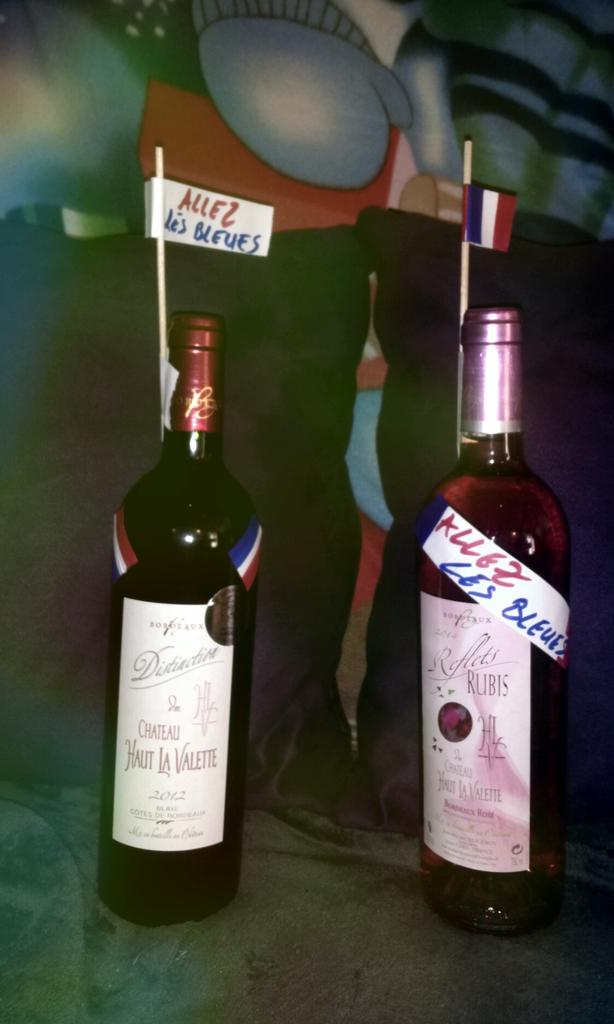 HautLaValette's tweet photo. #AllezLesBleues  #football #coupedumondefeminine #Canada2015
Vous pouvez le faire. 
@VinBlaye  @PlaneteBordeaux http://t.co/b4fSVX85yk