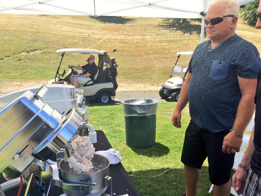 CancerPathways's tweet photo. .@NitroCream for the win! Hole 7! #GildasGolf2015 http://t.co/6ksezt1j3u