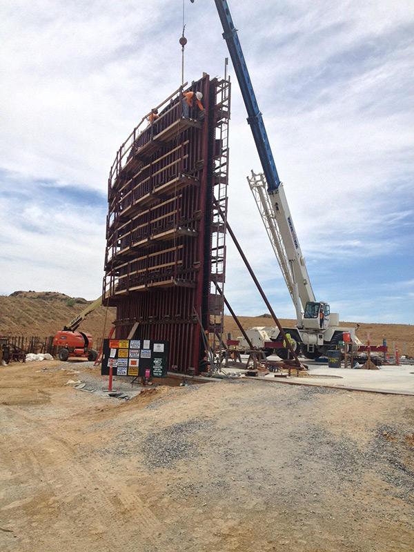 DNTanks's tweet image. View the first #wallform on the 6.0 MG #tank in #CalimesaCA. Click here: dntanks.com/news/construct…