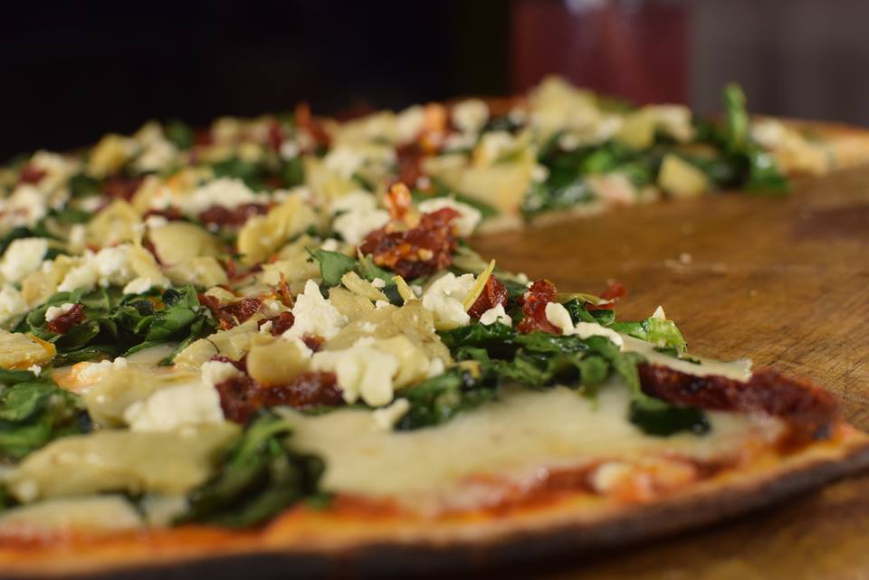 Outlet_Cancun's tweet photo. ¿Qué te parecería disfrutar de una deliciosa pizza en compañía de la familia? @cheesterpasta #OutletCancún http://t.co/xS2mZ3rTOj