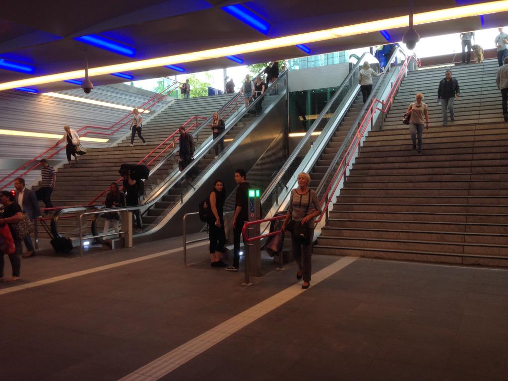 EricManche's tweet photo. Nieuwe #tunnel #station #Zwolle is prachtig! Passende uitstraling voor 2e station van NL. Goed voor #RegioZwolle http://t.co/XyPTkPVTbw