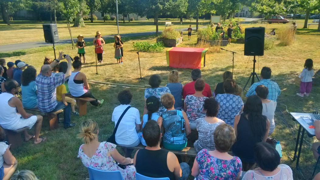 Que le spectacle commence ! « Ça vit dans le potager ! »