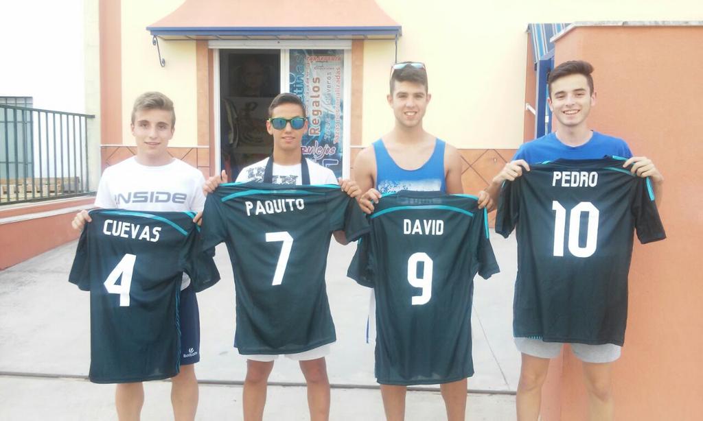 FNEWTEAMS's tweet photo. Nuestros jugadores ya posan con la nueva equipacion del #NEWTEAM #david #elcapi #cuevas #paco #pedro #forzanewteam http://t.co/VPhGW8fKNa