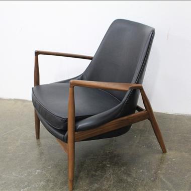 midcenturyla's tweet photo. #Dailyproductshot - Lounge Chair in the style of Ib Kofod Larsen's Seal Chair. #MIDCENTURYLA http://t.co/5lTYBwp1Yj http://t.co/qHrLiyE3sV