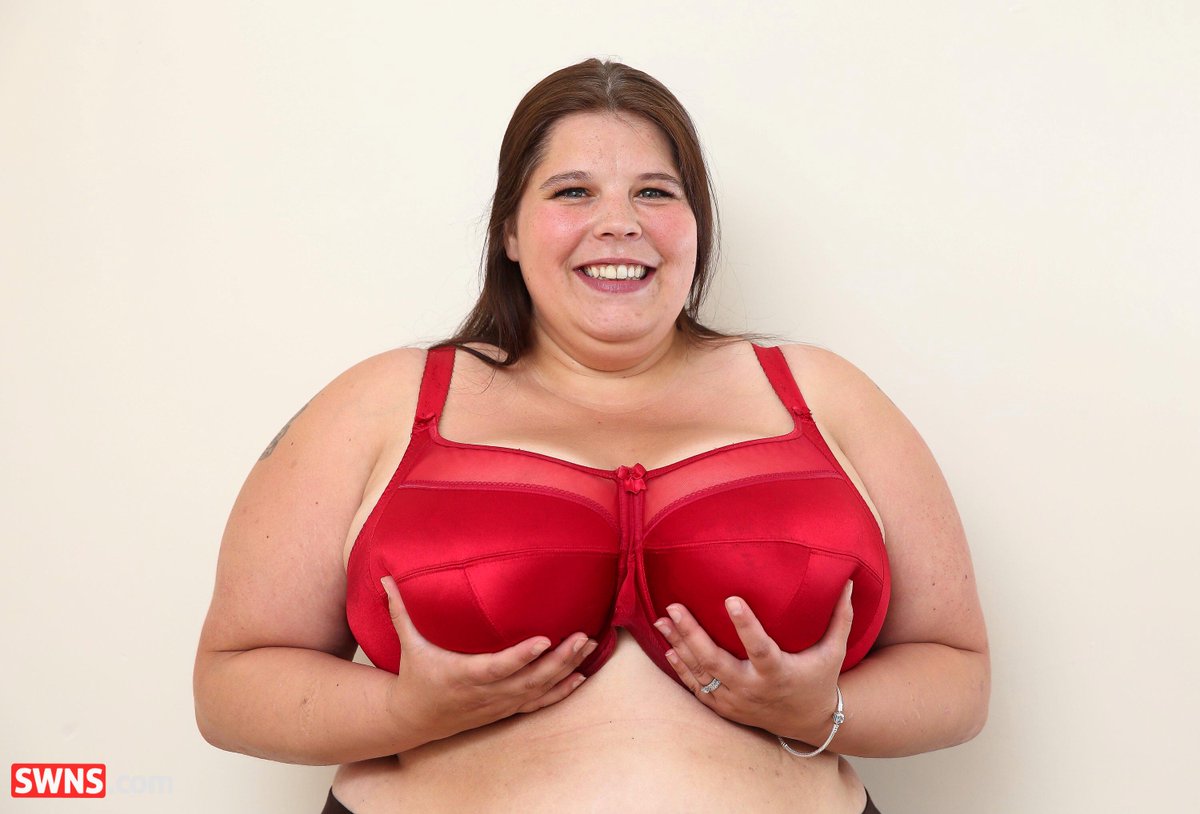 realfixuk's tweet image. Woman survives #carcrash with no broken bones - thanks to huge 38JJ #BOOBS acting as #AIRBAGS bit.ly/1HkTkmO