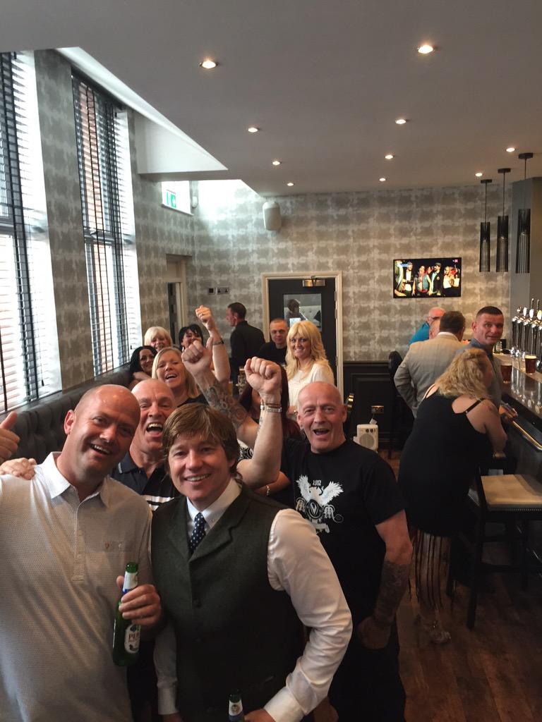 Mmbarmyarmy's tweet photo. #BarmyArmy in @EcclestonArms ready to rock and roll!! http://t.co/OheMONudDE