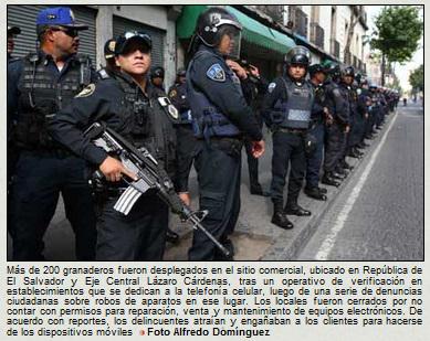 lajornadaonline's tweet photo. La #PlazaMeave, bajo resguardo policiaco en operativo http://t.co/VgMwygagZg http://t.co/XQH10Q9Wwy